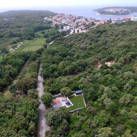 Apartment In Park Forest Soline Near The Sea ペシュチャーナ・ウヴァラ エクステリア 写真