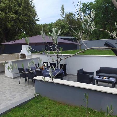 Apartment In Park Forest Soline Near The Sea ペシュチャーナ・ウヴァラ エクステリア 写真