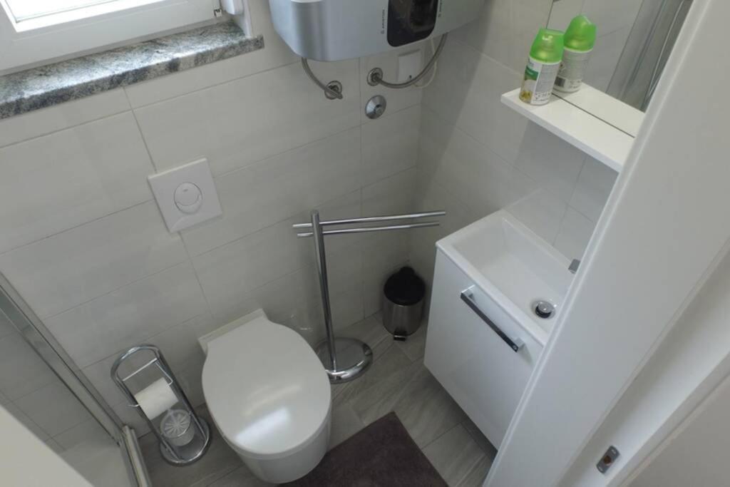 Apartment In Park Forest Soline Near The Sea ペシュチャーナ・ウヴァラ エクステリア 写真